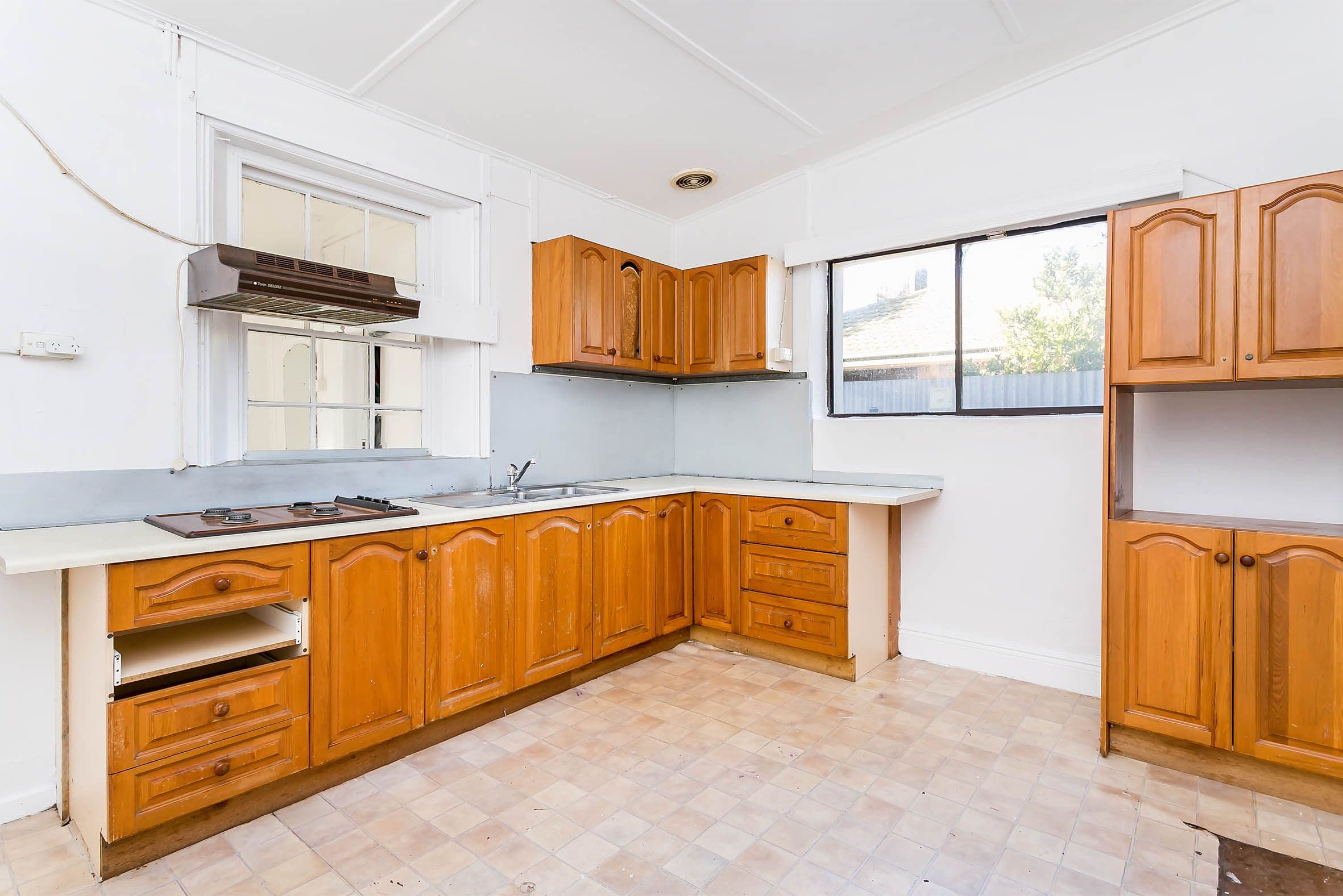 110 Carlisle Street, Glanville SA 5015, Glanville - Thumbnail 3