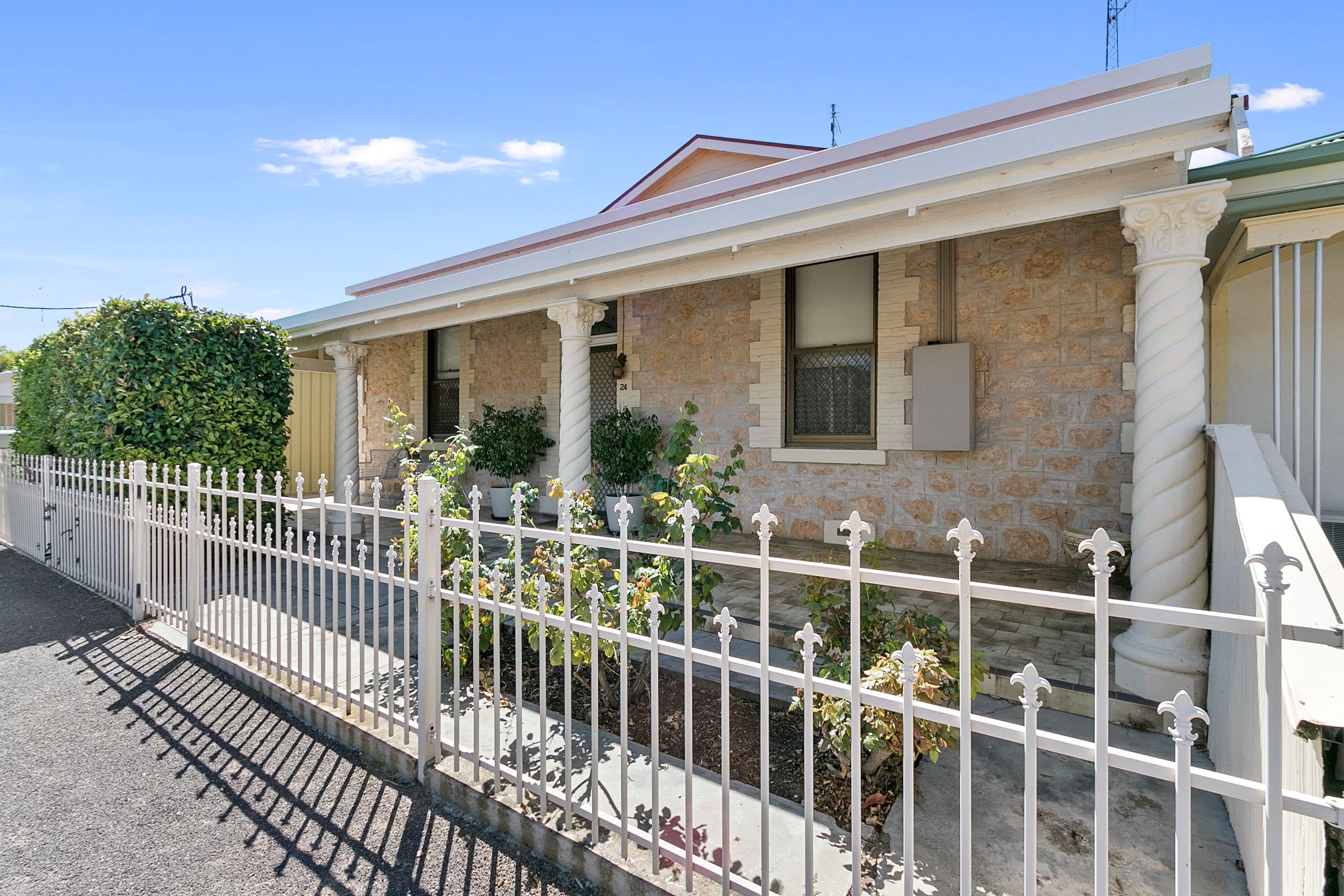 24 Caroline Street, Moonta SA 5558, Moonta - Thumbnail 2