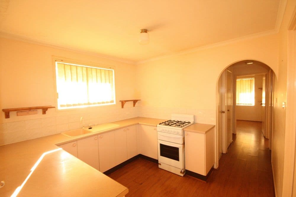 9 Melba Place, ST HELENS PARK NSW 2560, St Helens Park - Thumbnail 4