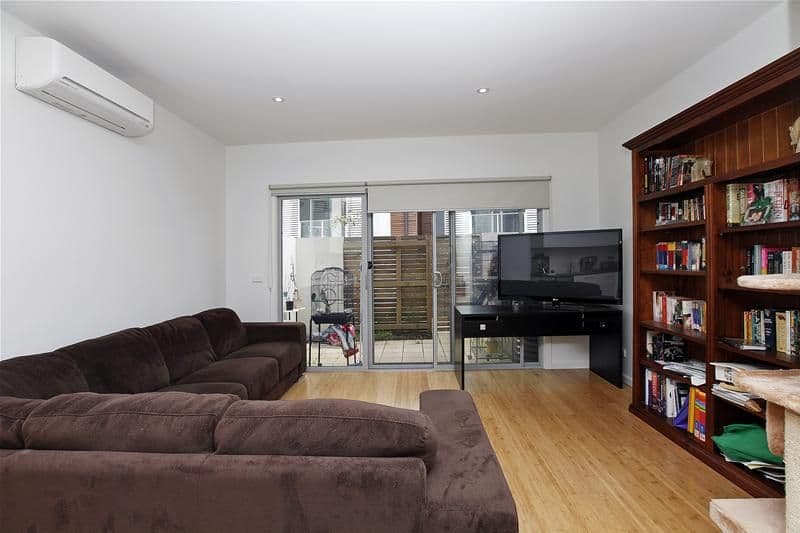 3 Poinsettia Court, BUNDOORA VIC 3083, Bundoora - Thumbnail 3