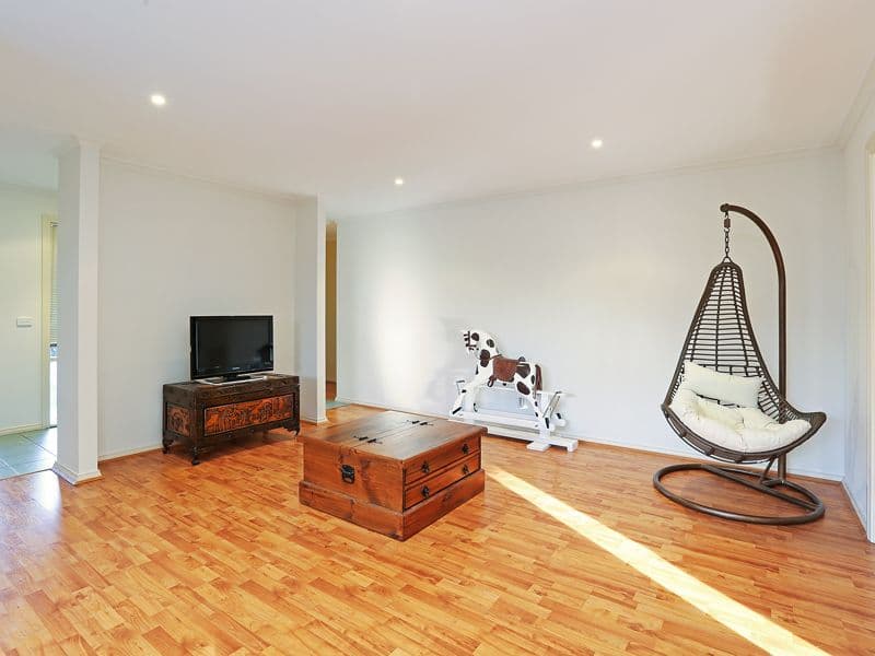 42 Meadenhall Drive, ST ALBANS PARK VIC 3219, St Albans Park - Thumbnail 2