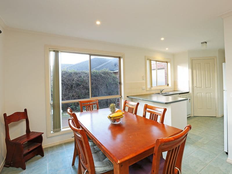 42 Meadenhall Drive, ST ALBANS PARK VIC 3219, St Albans Park - Thumbnail 4