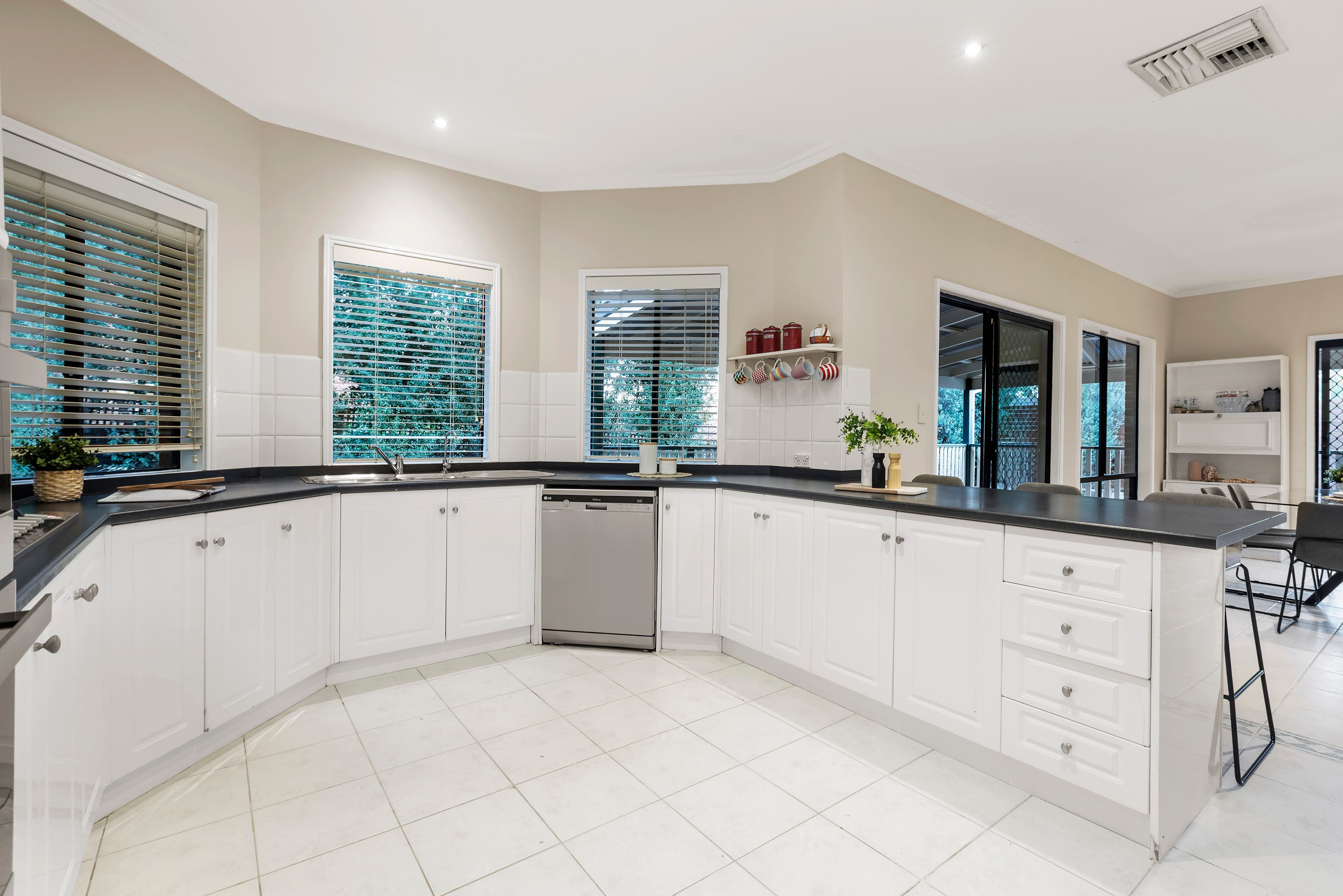 7 Isabelle Court, Mill Park VIC 3082, Mill Park - Thumbnail 5