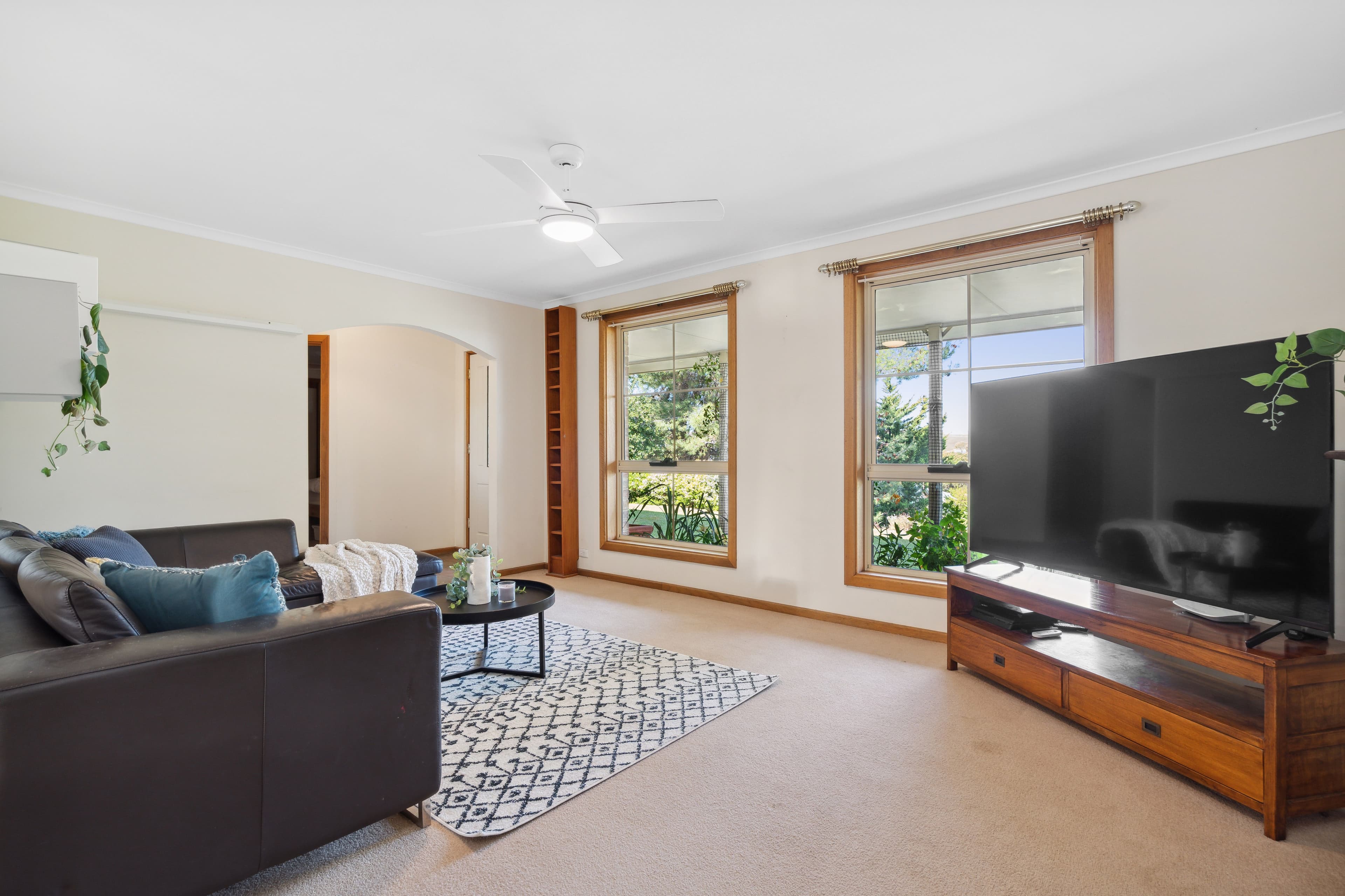 11 Amsdale Avenue, Macquarie Hills NSW 2285, Macquarie Hills - Thumbnail 2