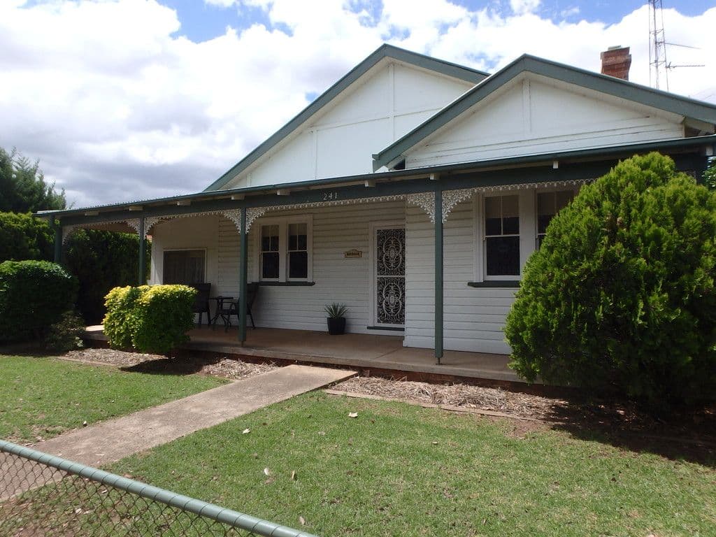241 Hoskins Street, Temora - Thumbnail 2