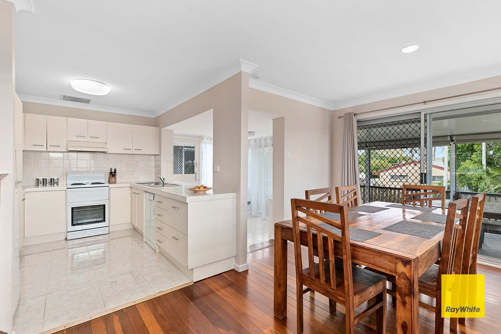 4 Winston Street, Wynnum West QLD 4178, Wynnum West - Thumbnail 4