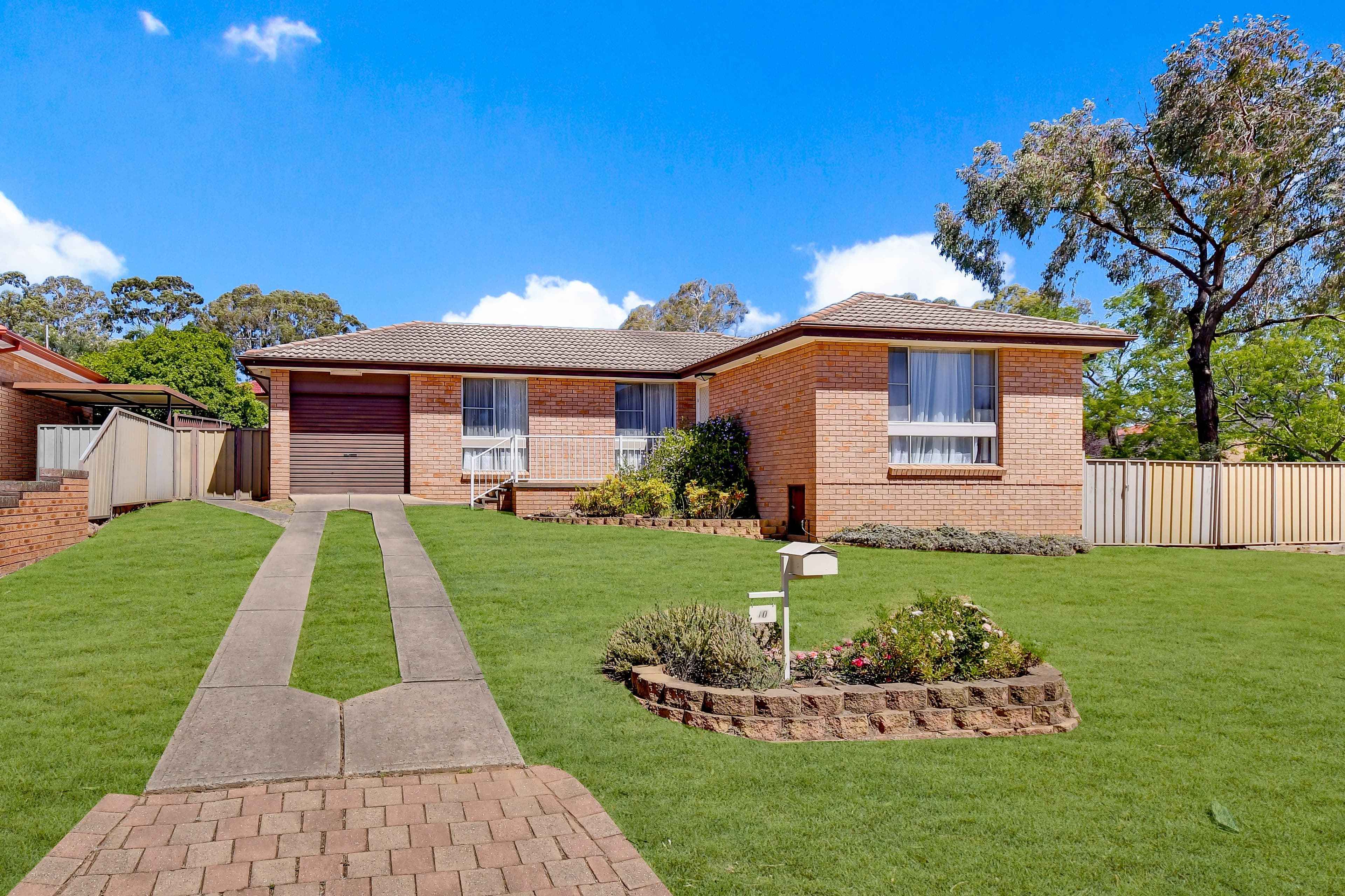 10 Maroubra Crescent, Woodbine - Image 1