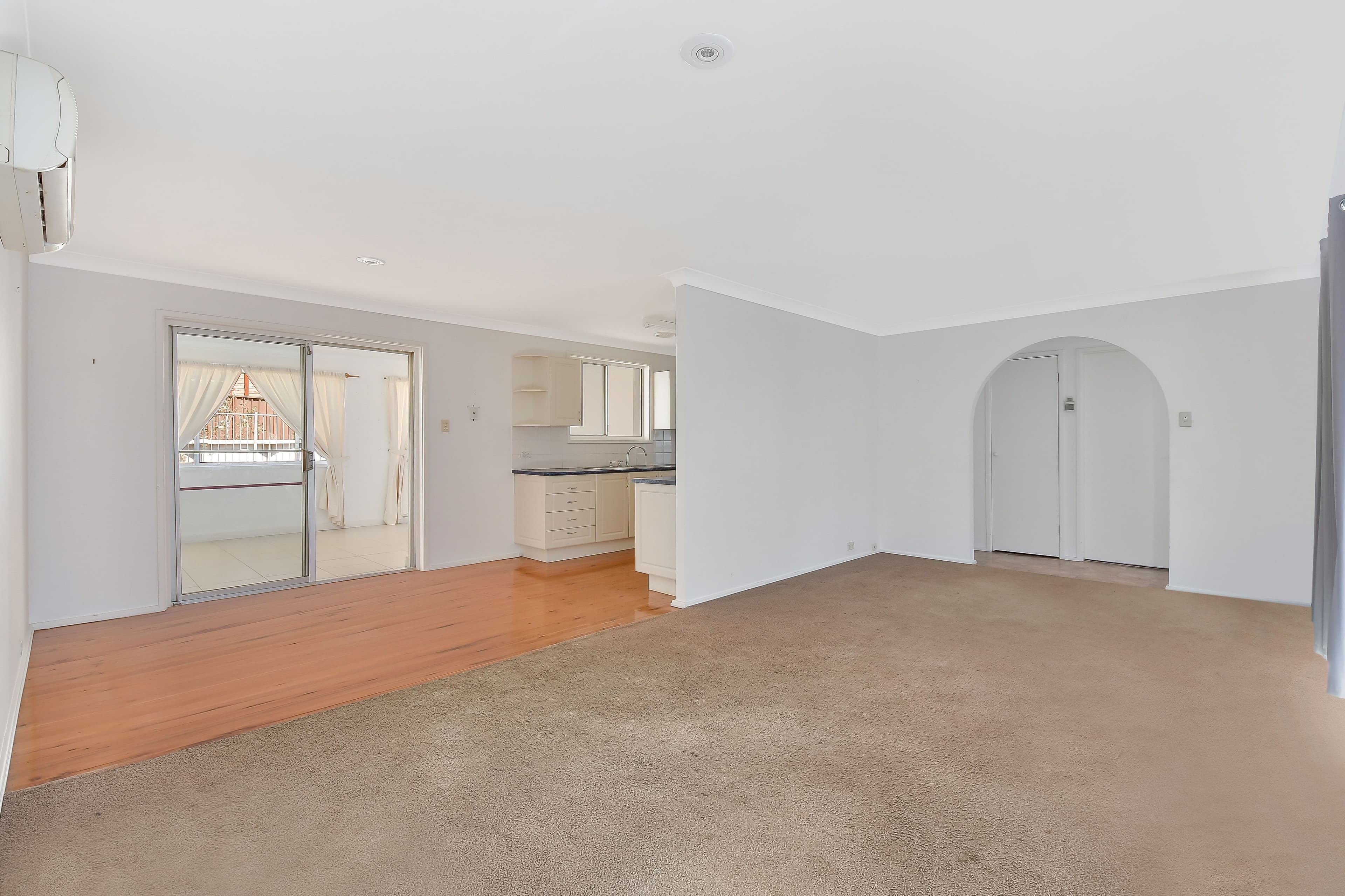 10 Maroubra Crescent, Woodbine - Thumbnail 2