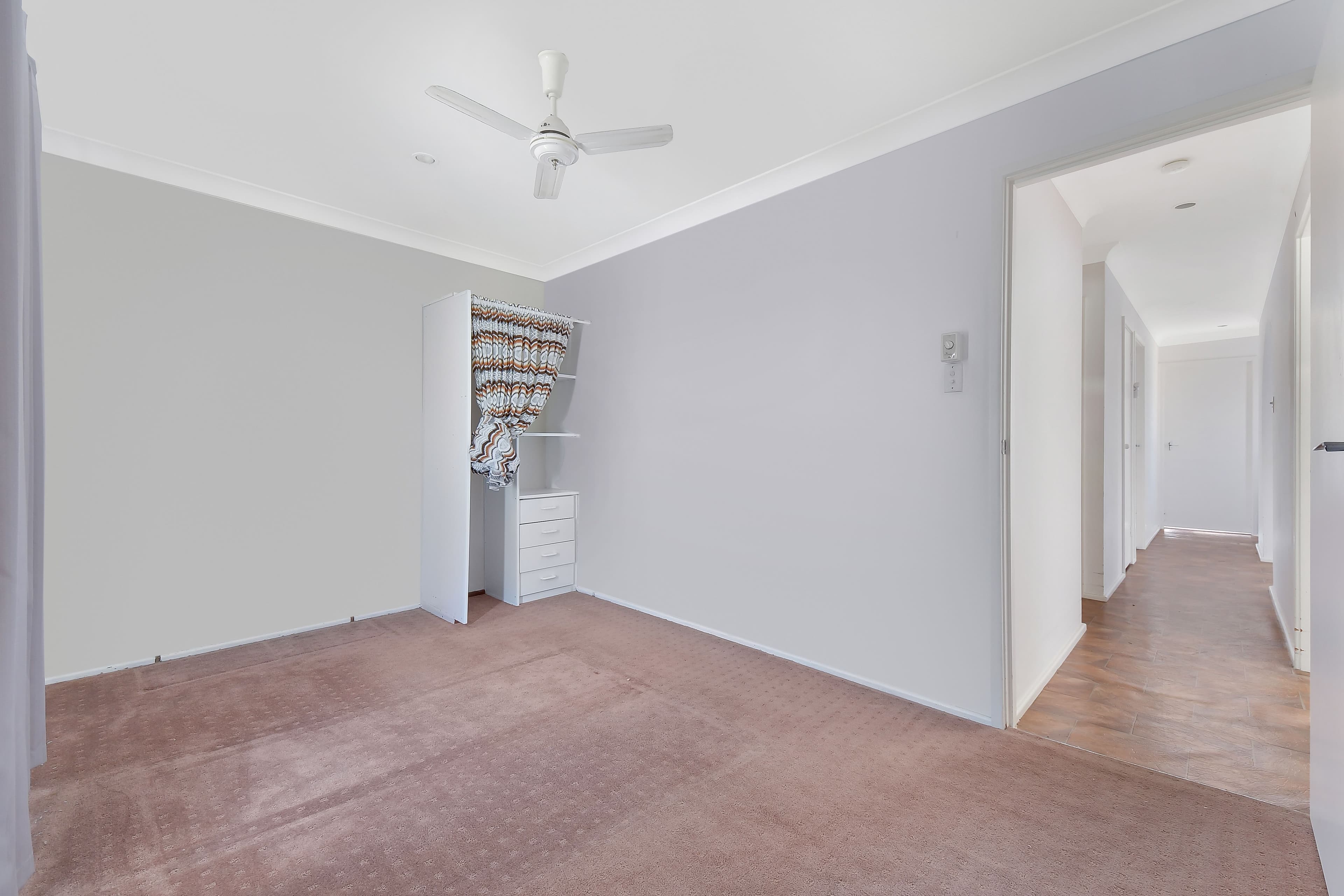 10 Maroubra Crescent, Woodbine - Thumbnail 5