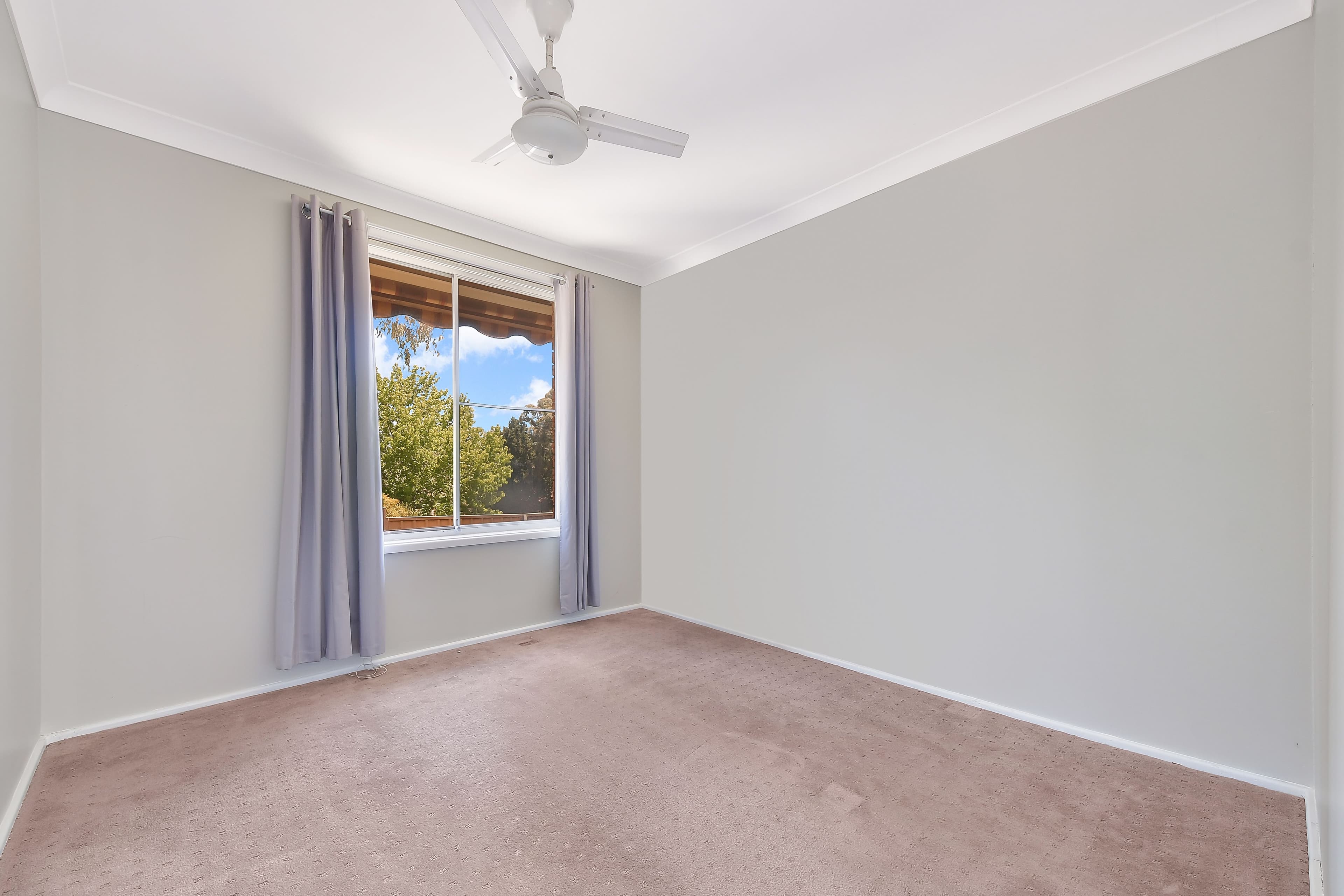 10 Maroubra Crescent, Woodbine - Thumbnail 6
