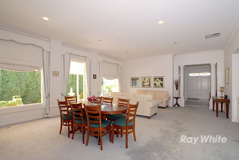 9 Tuileries Rise, NARRE WARREN SOUTH VIC 3805, Narre Warren South - Thumbnail 2