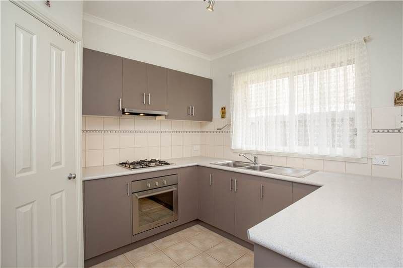 46 paratone Crescent, ST ALBANS PARK VIC 3219, St Albans Park - Thumbnail 2