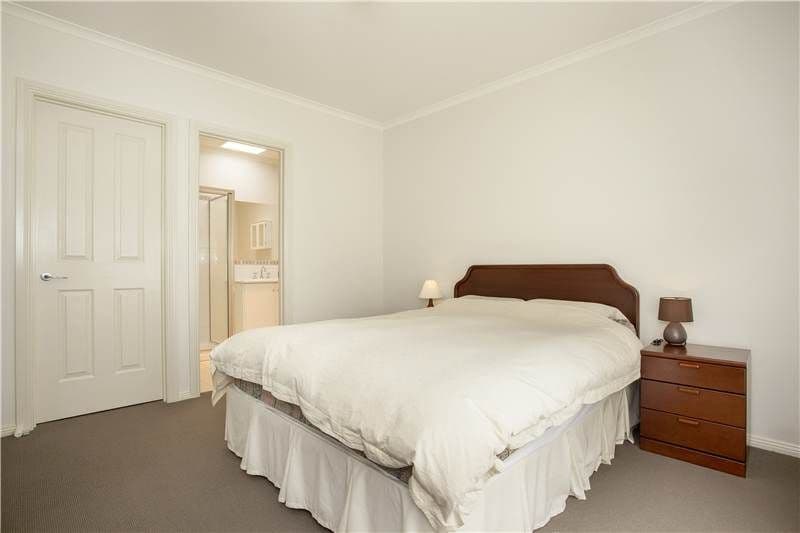 46 paratone Crescent, ST ALBANS PARK VIC 3219, St Albans Park - Thumbnail 3