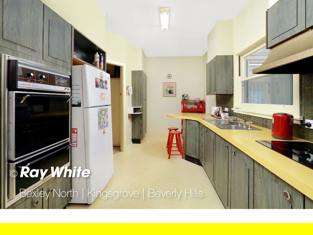 7 Pineview Avenue, Roselands - Thumbnail 2