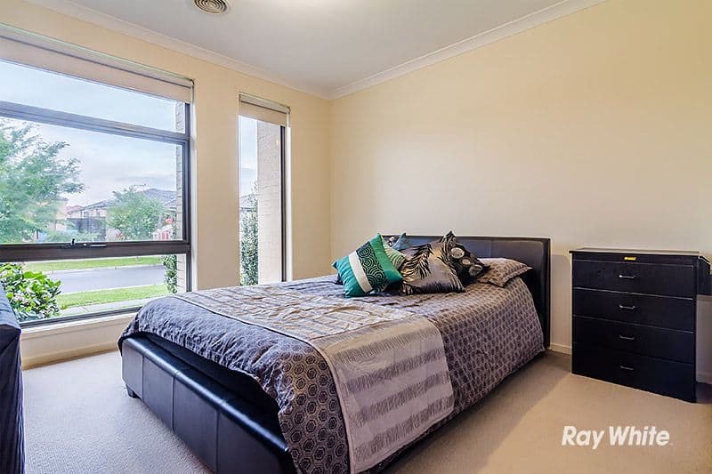 16 Lusitano Way, Clyde North VIC 3978, Clyde North - Thumbnail 2