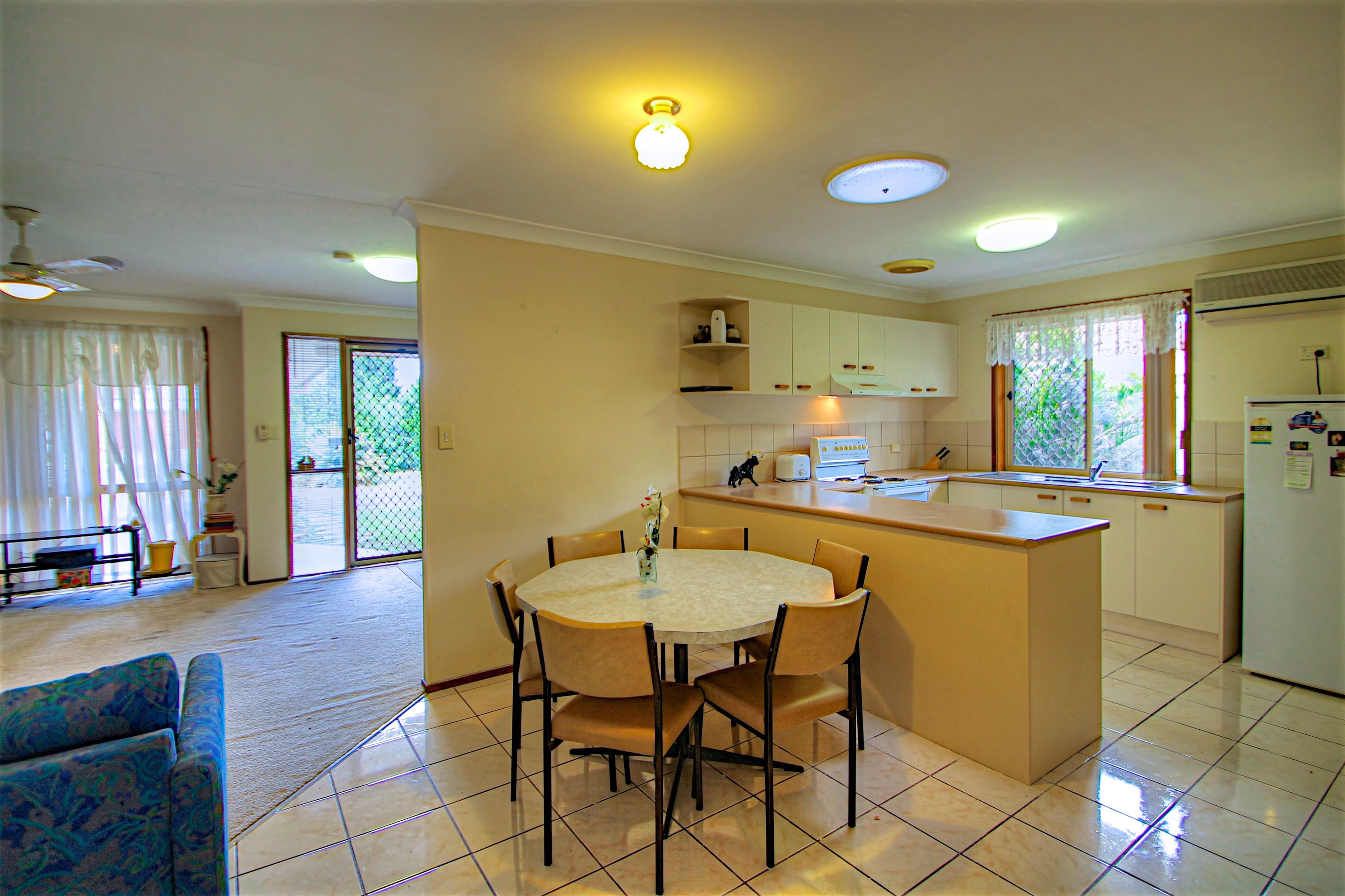  27 Cambridge Street, Silkstone QLD 4304, Silkstone - Thumbnail 4