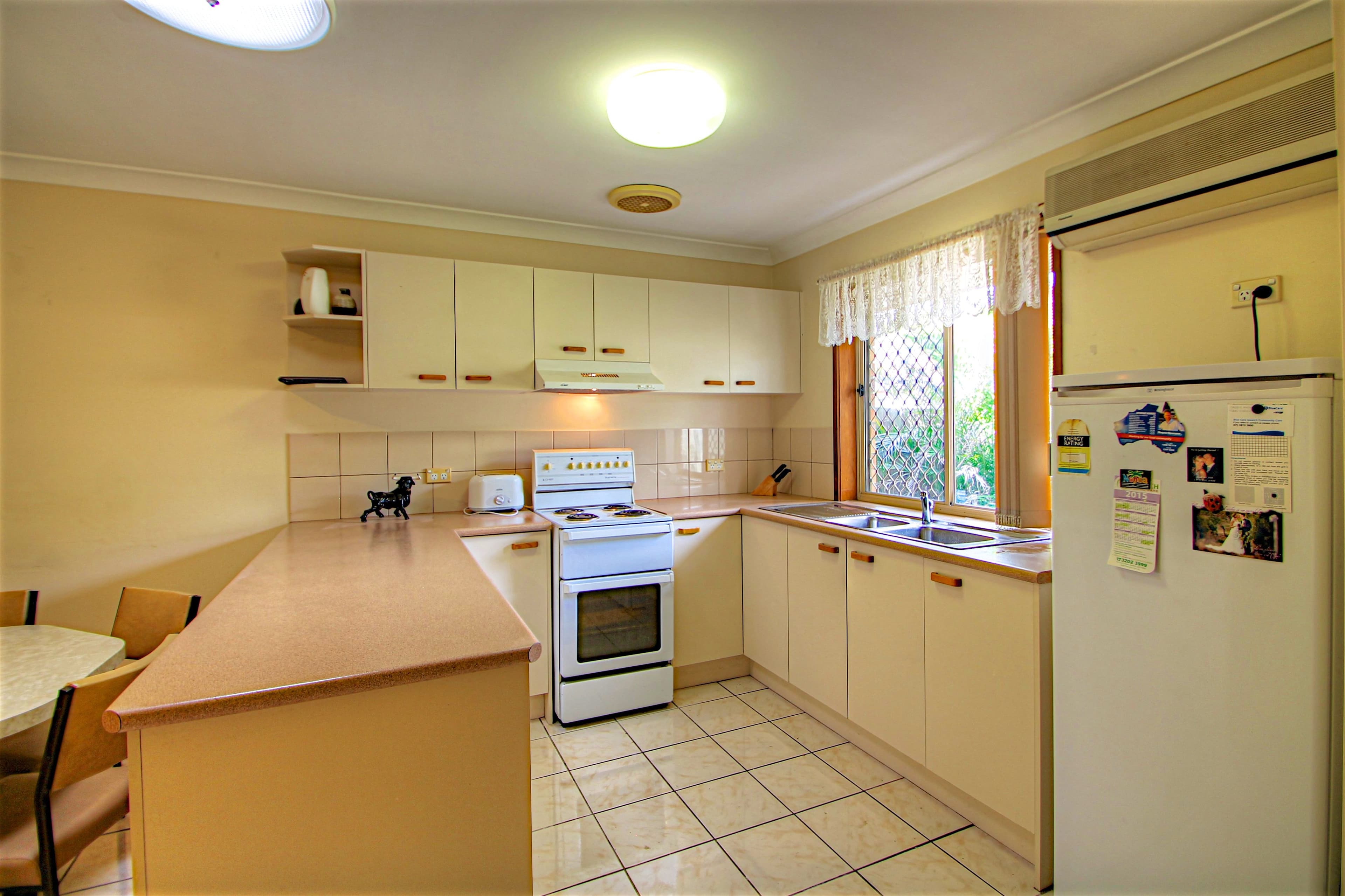 27 Cambridge Street, Silkstone QLD 4304, Silkstone - Thumbnail 6