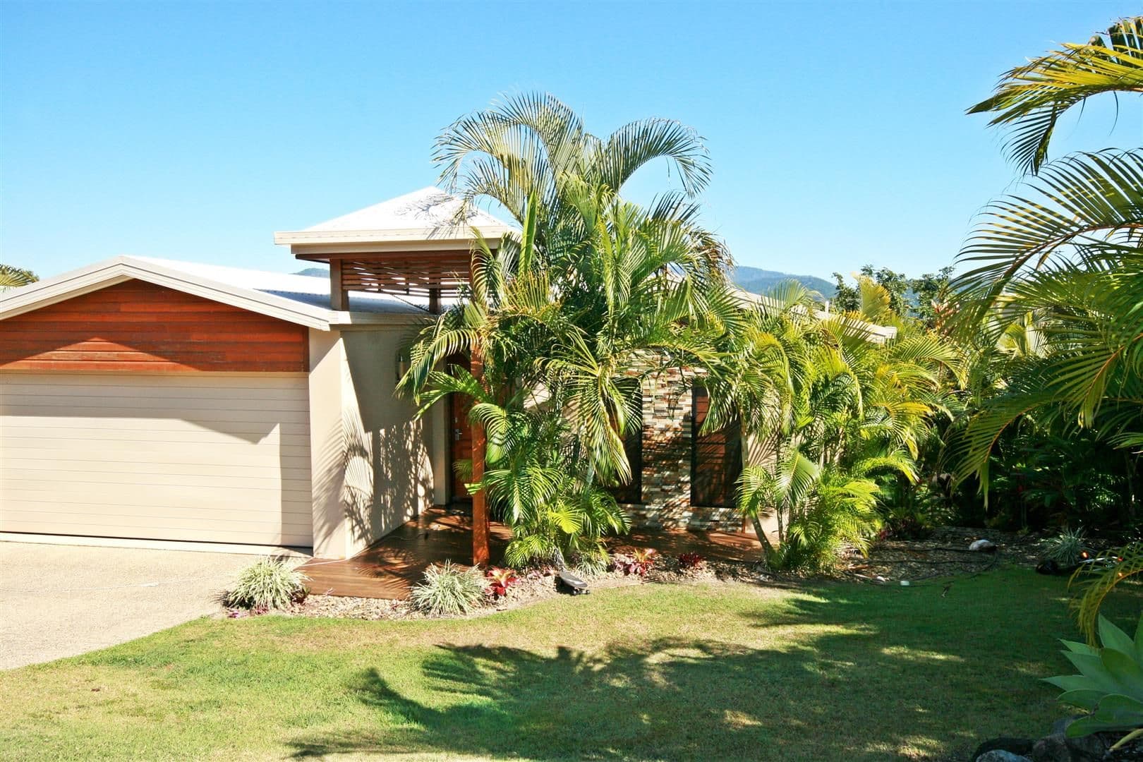 18 Whitehaven Crescent, CANNONVALE QLD 4802, Cannonvale - Thumbnail 6