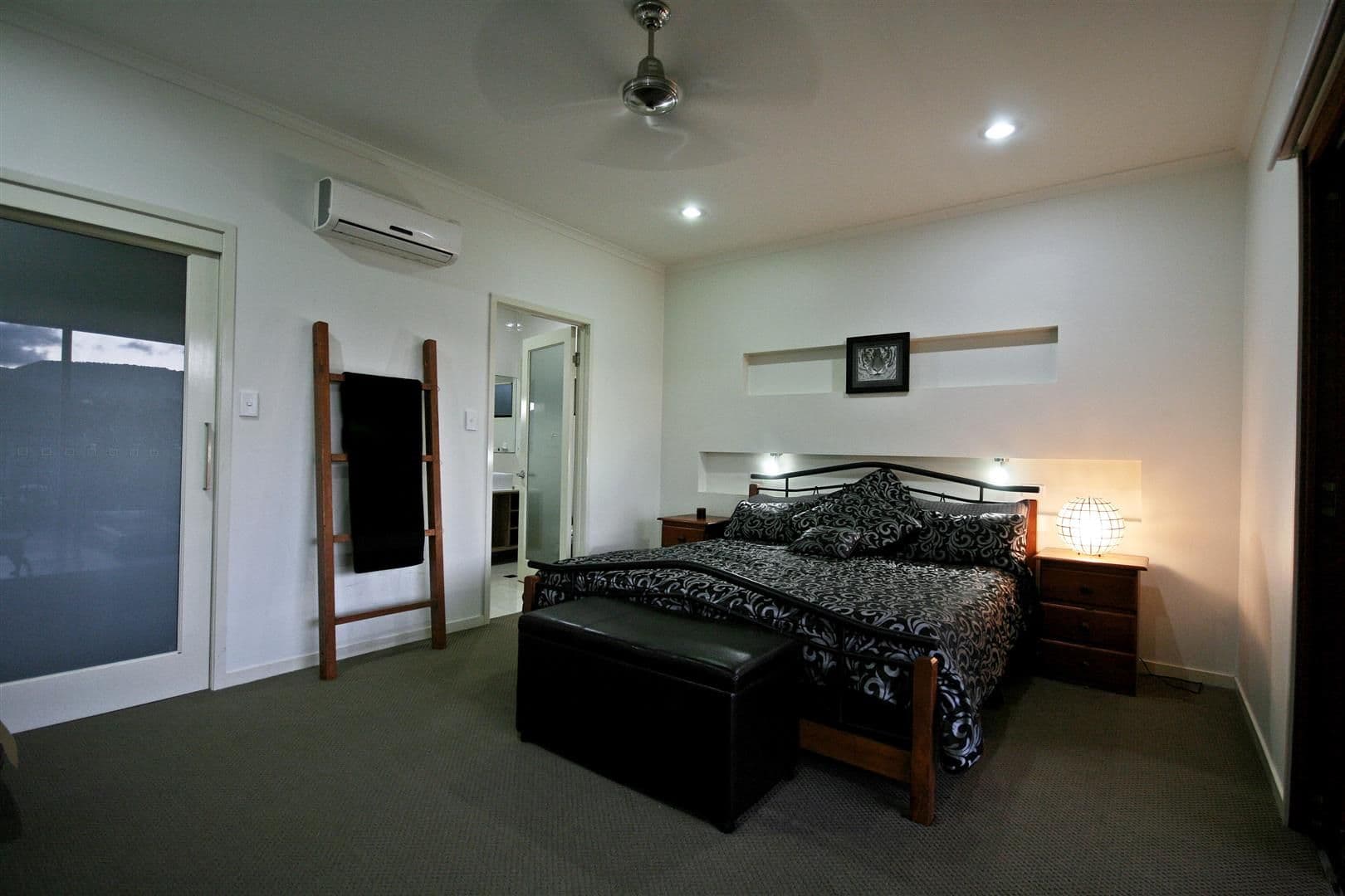 18 Whitehaven Crescent, CANNONVALE QLD 4802, Cannonvale - Thumbnail 8