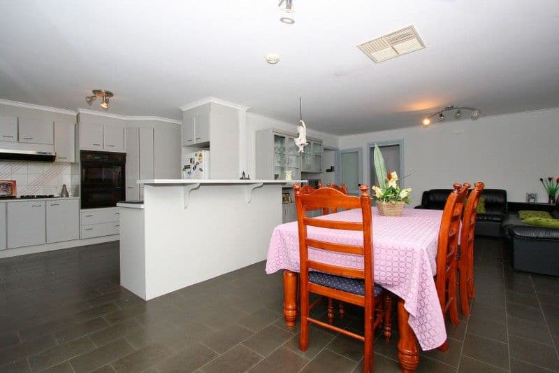 10 Lady Nelson Way, TAYLORS LAKES VIC 3038, Taylors Lakes - Thumbnail 3