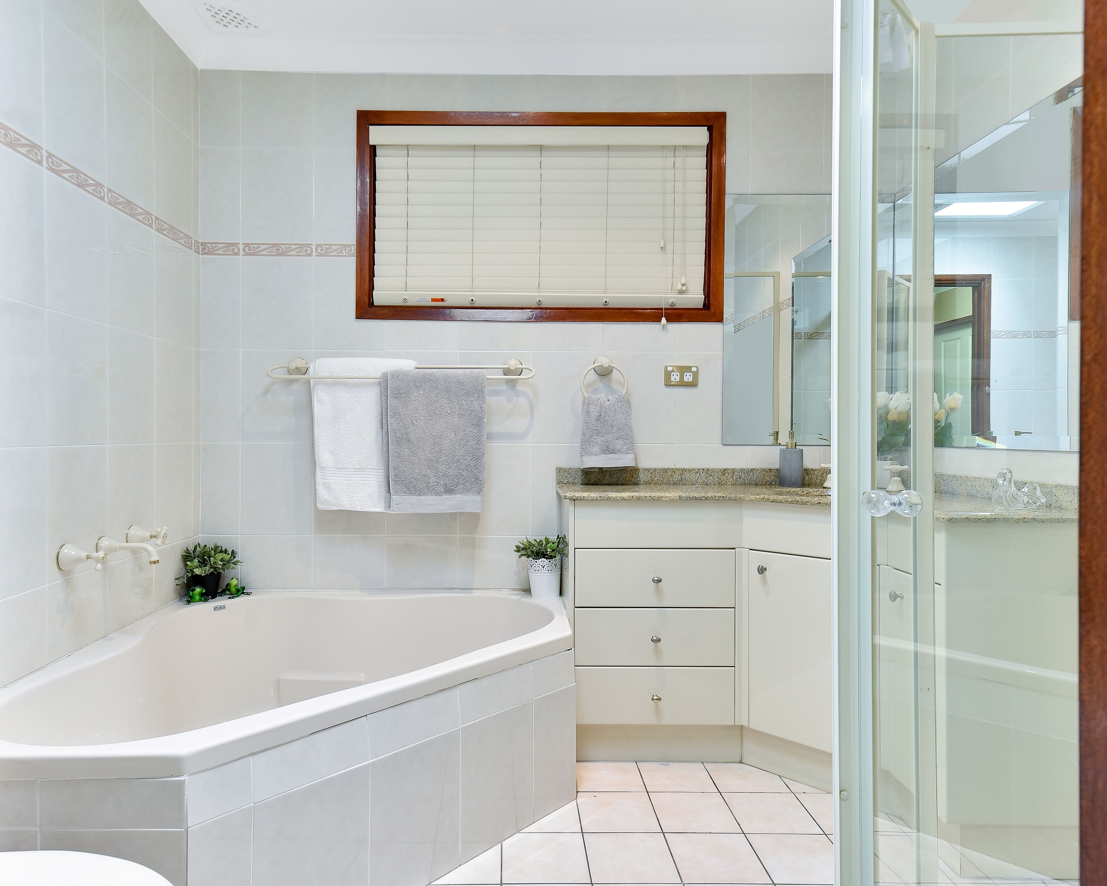 30 Graham Avenue, Casula NSW 2170, Casula - Thumbnail 8