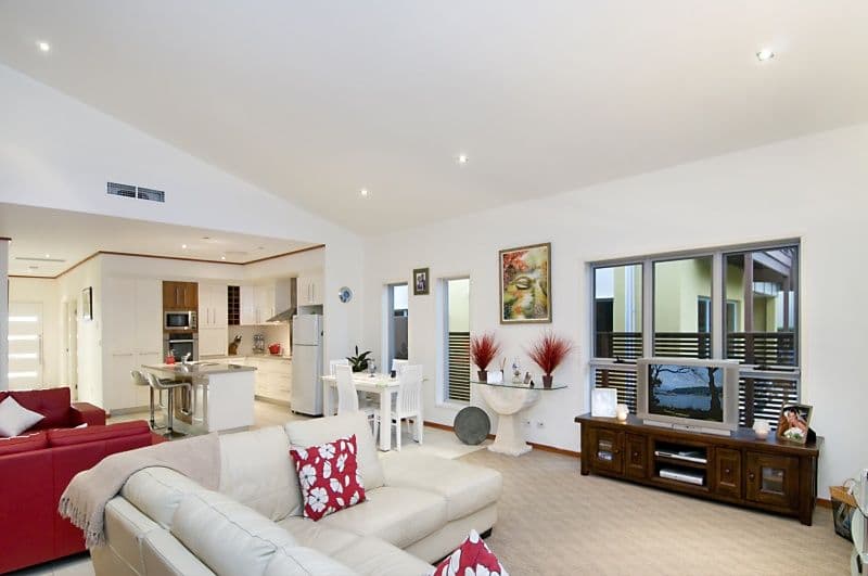 8 Spinnaker Drive, SANDSTONE POINT QLD 4511, Sandstone Point - Image 1