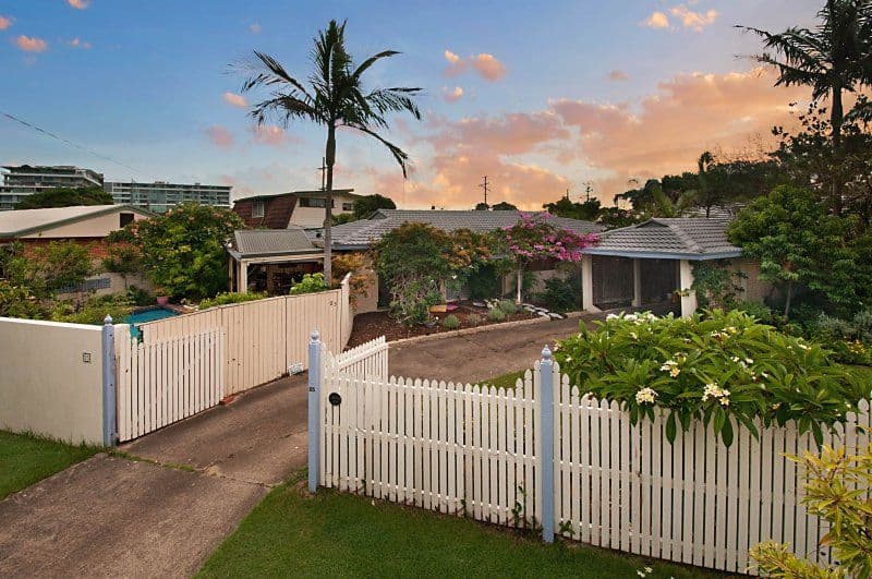 25 Karina Crescent, BROADBEACH WATERS QLD 4218, Broadbeach Waters - Thumbnail 3