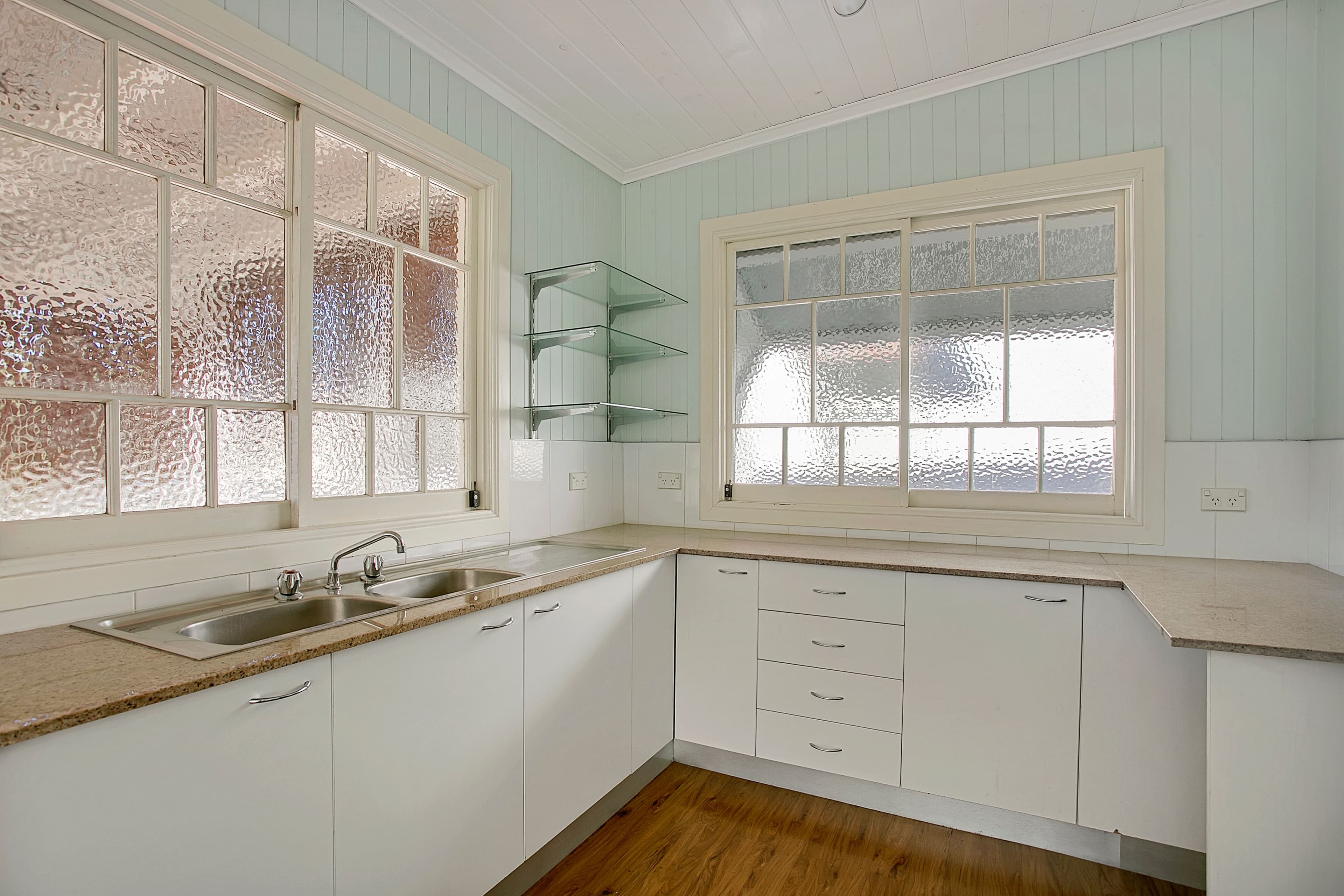 52
                Main Avenue
                North
            
            
            
            merbein
            
            
            VIC,
            3505, Merbein - Thumbnail 3