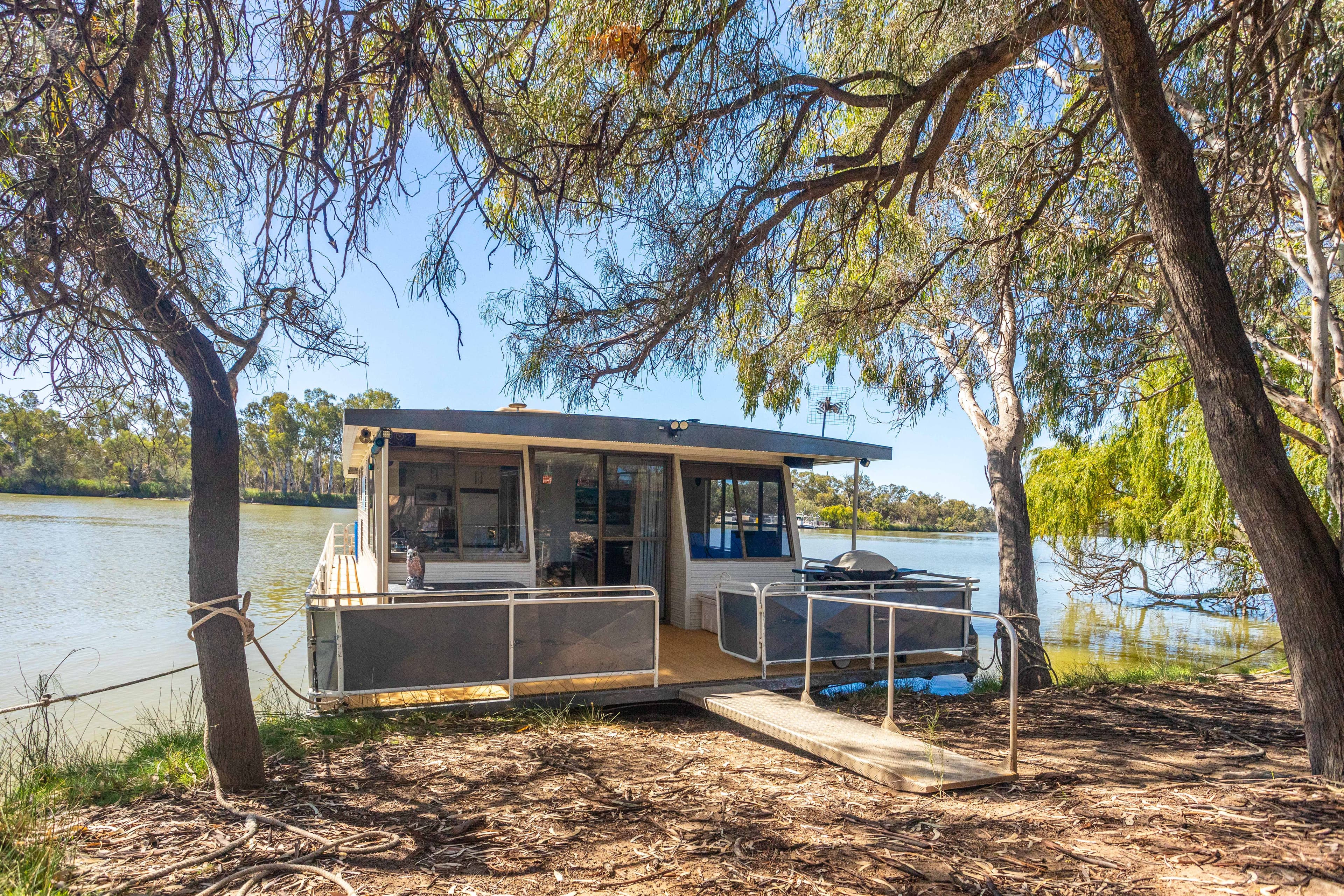 Houseboat Frida Blue Riverview Drive, Berri SA 5343, Berri - Image 1