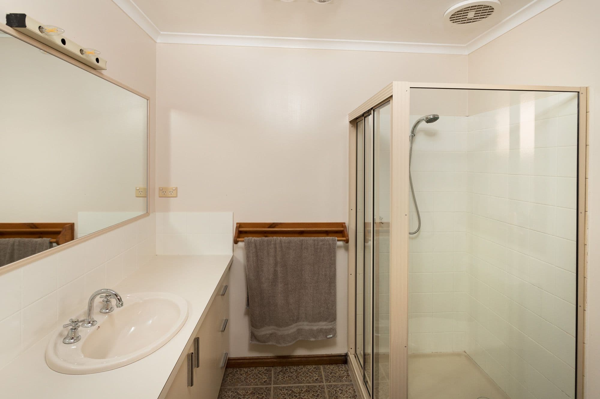 7 Skilton Avenue, Tatura VIC 3616, Tatura - Thumbnail 8