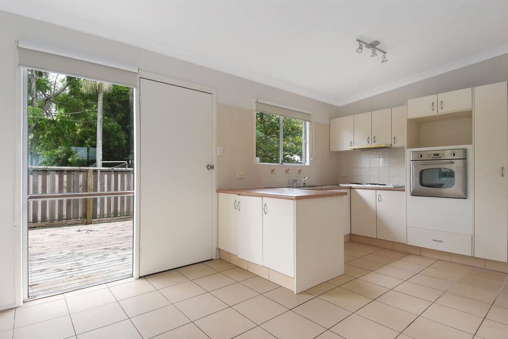 20 Geoffrey Avenue, Southport QLD 4215, Southport - Thumbnail 6