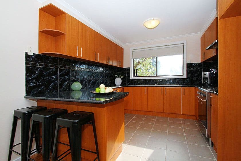 32 Hinkler Drive, MILL PARK VIC 3082, Mill Park - Thumbnail 2