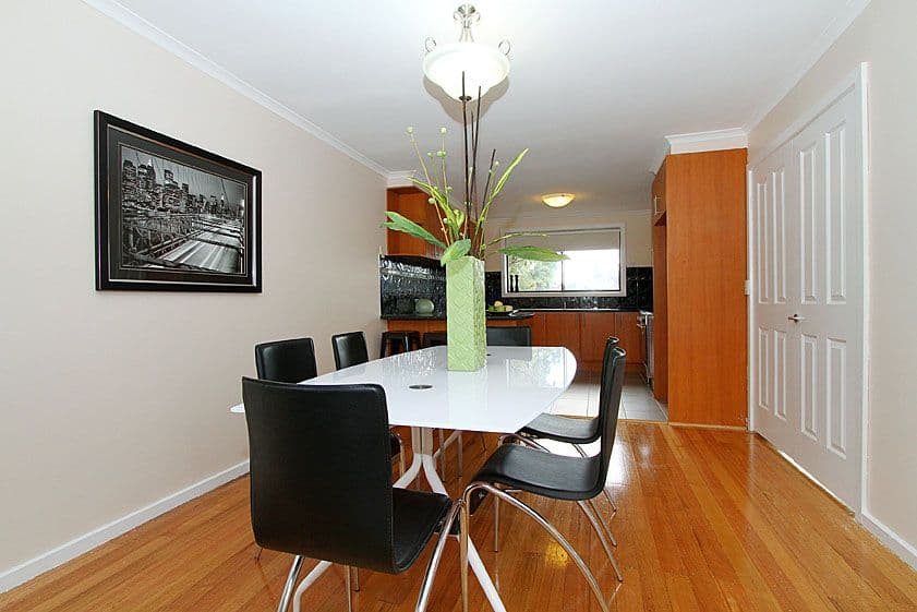 32 Hinkler Drive, MILL PARK VIC 3082, Mill Park - Thumbnail 4