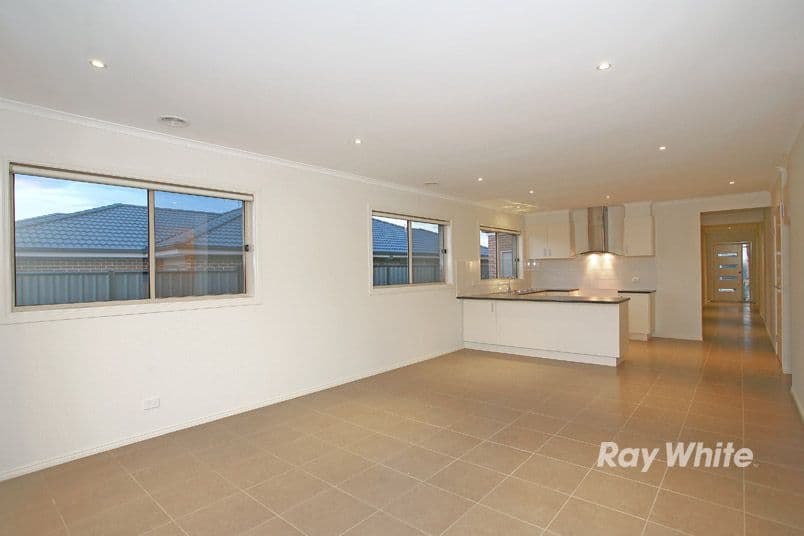 104 Selandra Boulevard, CRANBOURNE VIC 3977, Cranbourne - Thumbnail 4