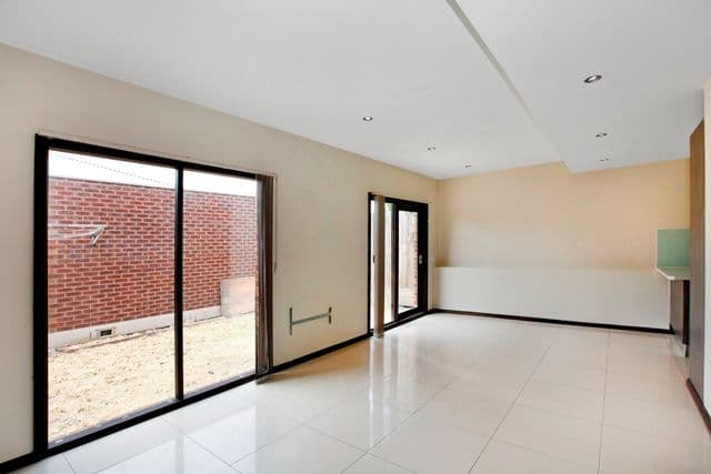 106 Darebin Boulevard, RESERVOIR VIC 3073, Reservoir - Thumbnail 3