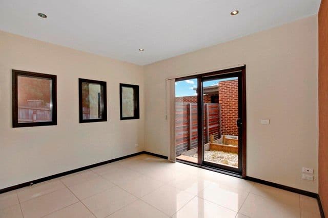 106 Darebin Boulevard, RESERVOIR VIC 3073, Reservoir - Thumbnail 4