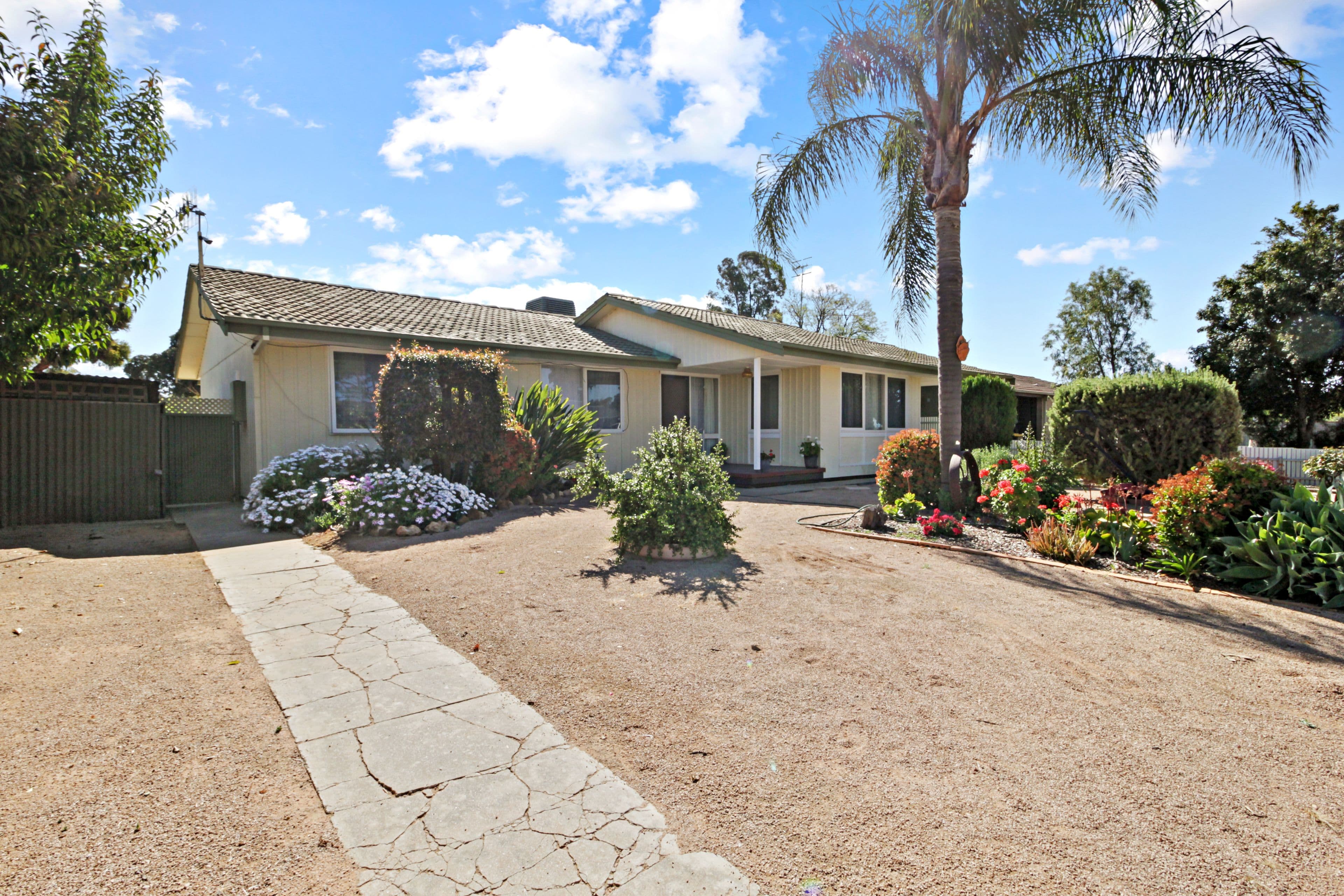 21 Sims Parade, Renmark SA 5341, Renmark - Image 1