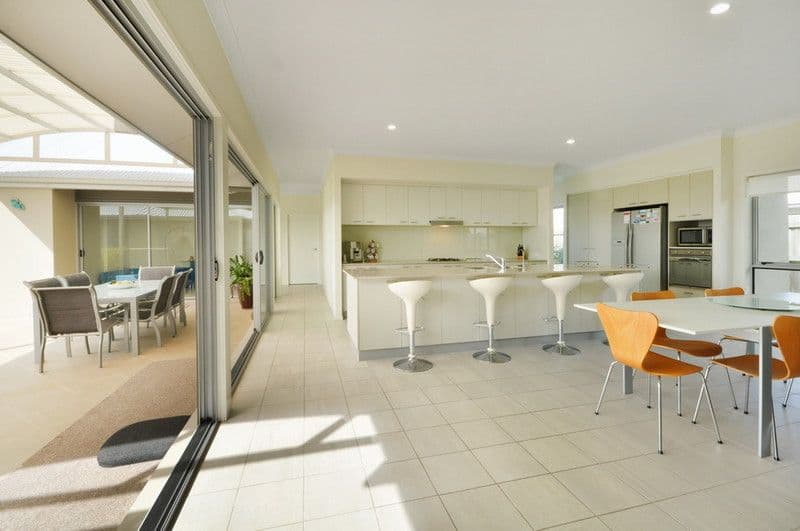 87 Mossvale Drive, WAKERLEY QLD 4154, Wakerley - Thumbnail 5
