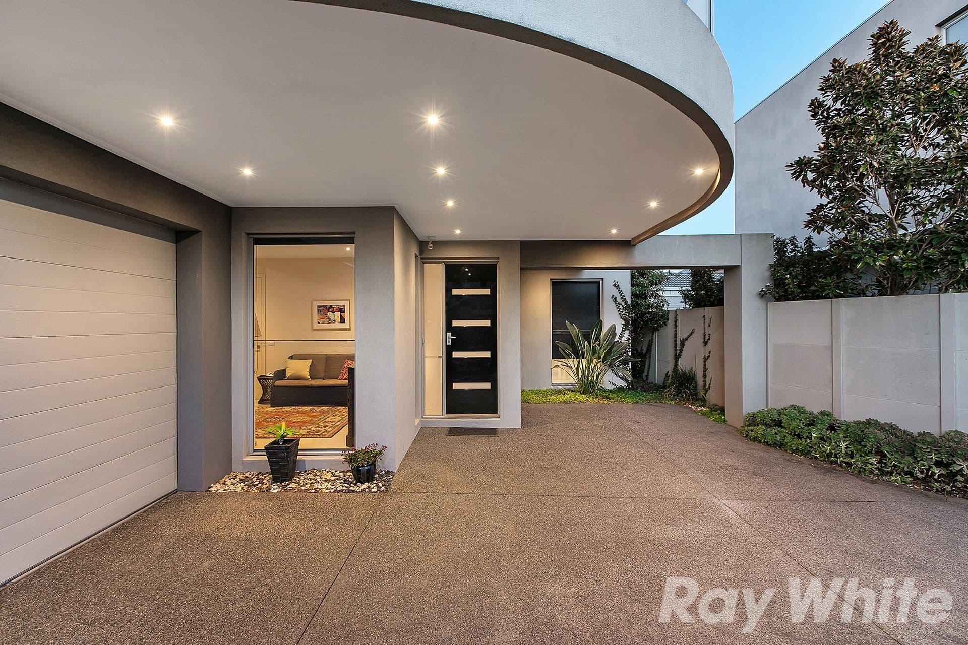 52 Beach Road, Mentone VIC 3194, Mentone - Thumbnail 3