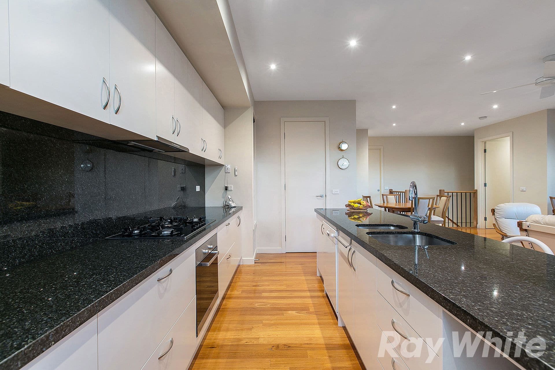 52 Beach Road, Mentone VIC 3194, Mentone - Thumbnail 6
