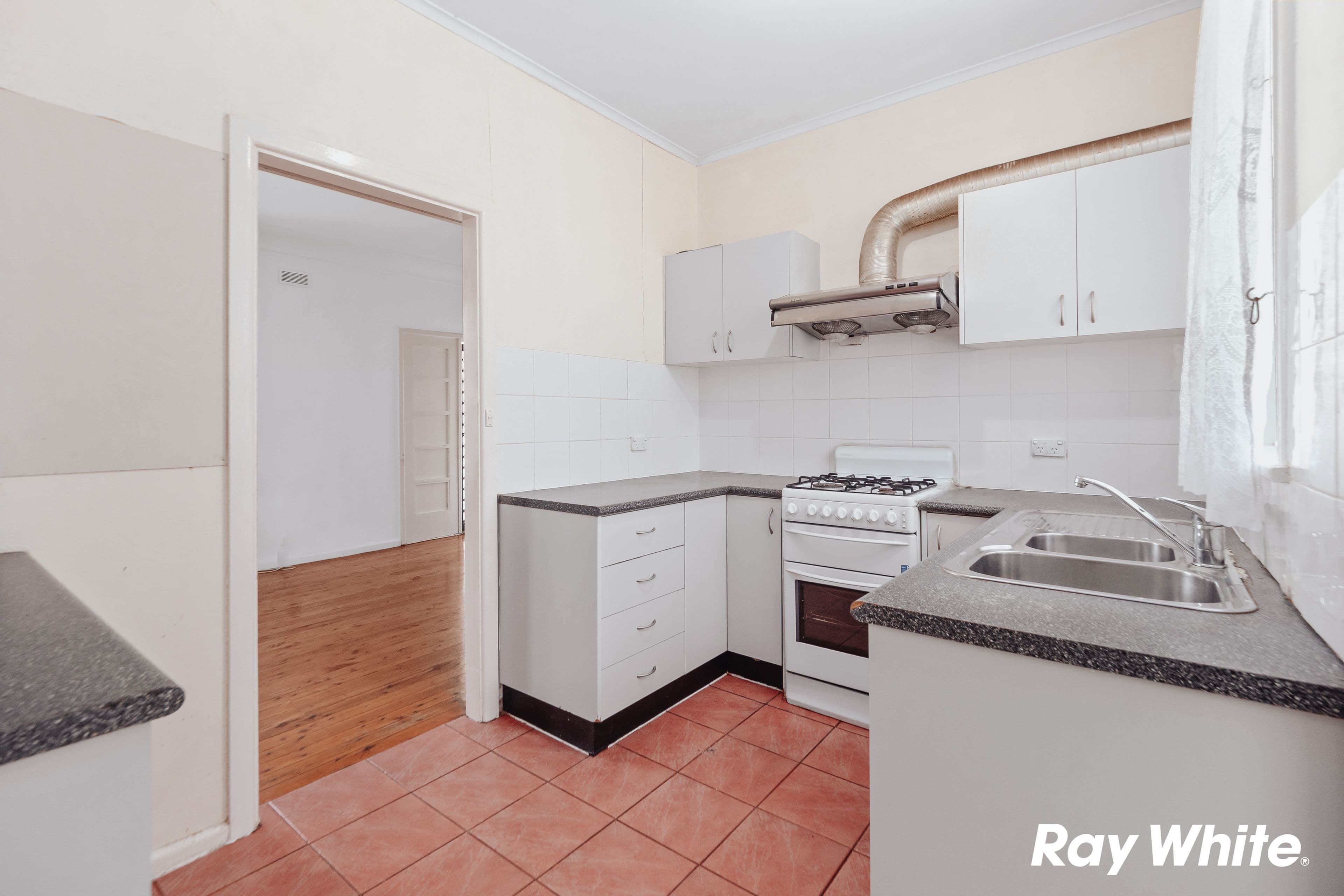 6 Dulcie Street, Seven Hills NSW 2147, Seven Hills - Thumbnail 2