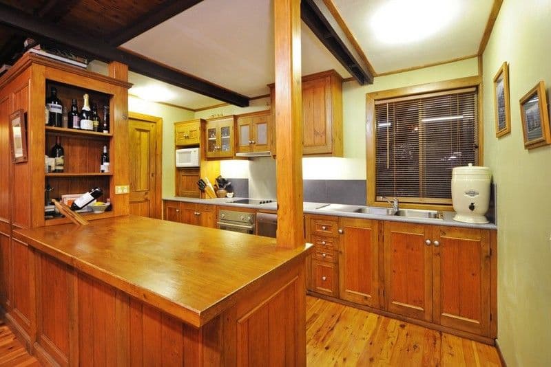 6 Wambiri Street, CANNONVALE QLD 4802, Cannonvale - Thumbnail 2