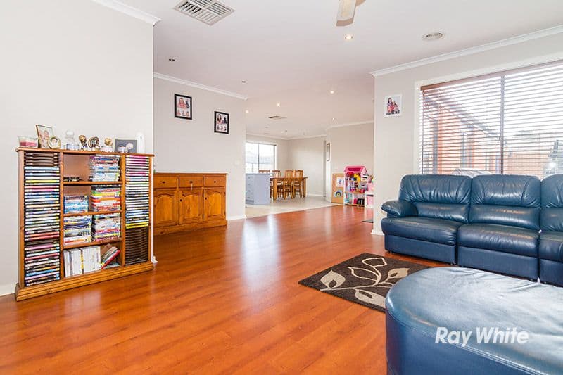 5 Gowrie Place, Cranbourne West VIC 3977, Cranbourne West - Thumbnail 2