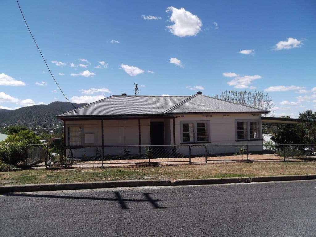 130 Crown Street, WEST TAMWORTH NSW 2340, West Tamworth - Image 1