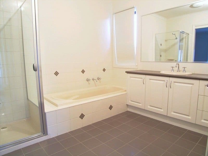 76 Clive Street, SHEPPARTON VIC 3630, Shepparton - Thumbnail 4