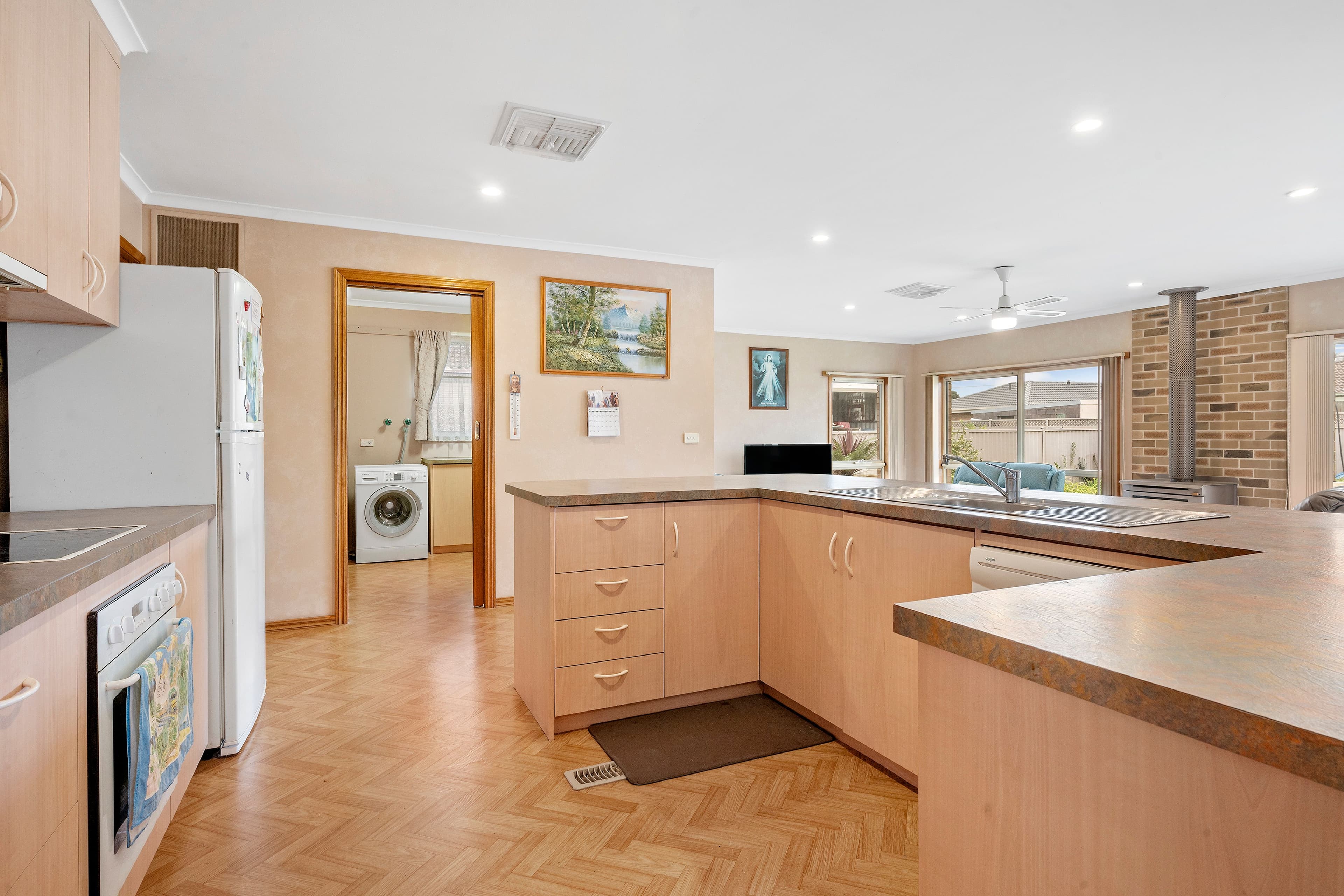 16 John Street, Wendouree VIC 3355, Wendouree - Thumbnail 2
