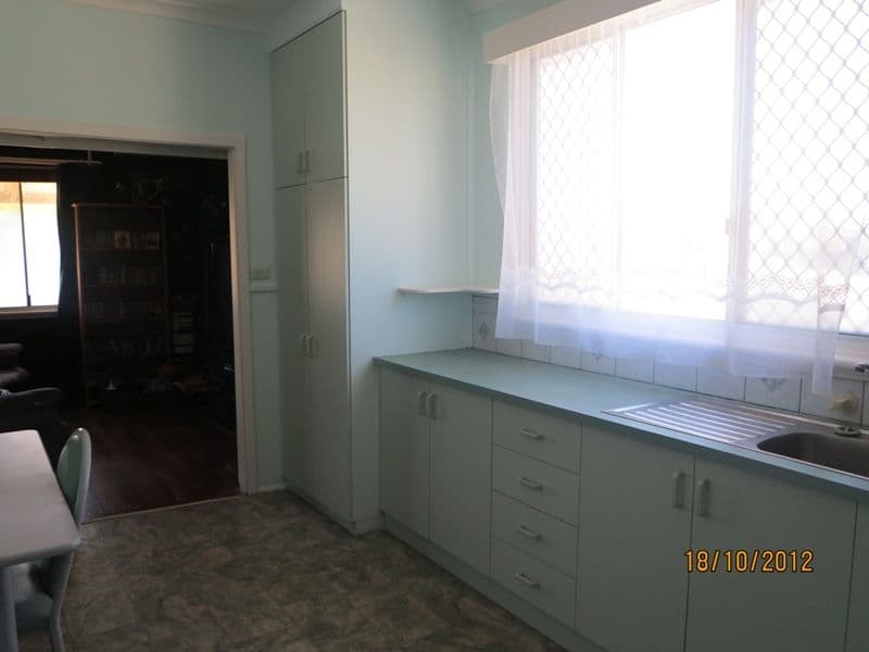 6 Whitfield Street, BEACHLANDS WA 6530, Beachlands - Thumbnail 5