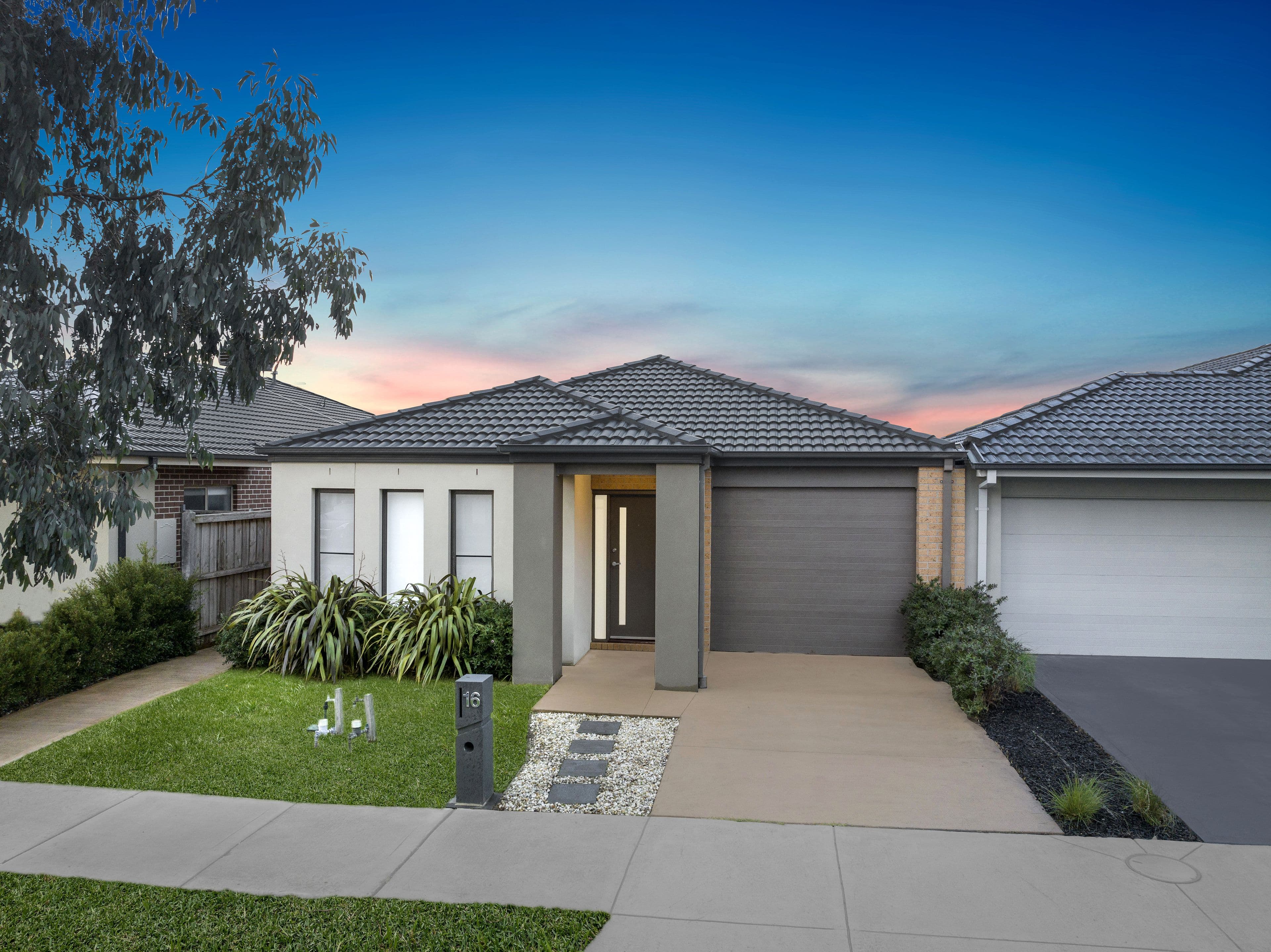 16 Bedford Way, Mickleham VIC 3064, Mickleham - Thumbnail 2