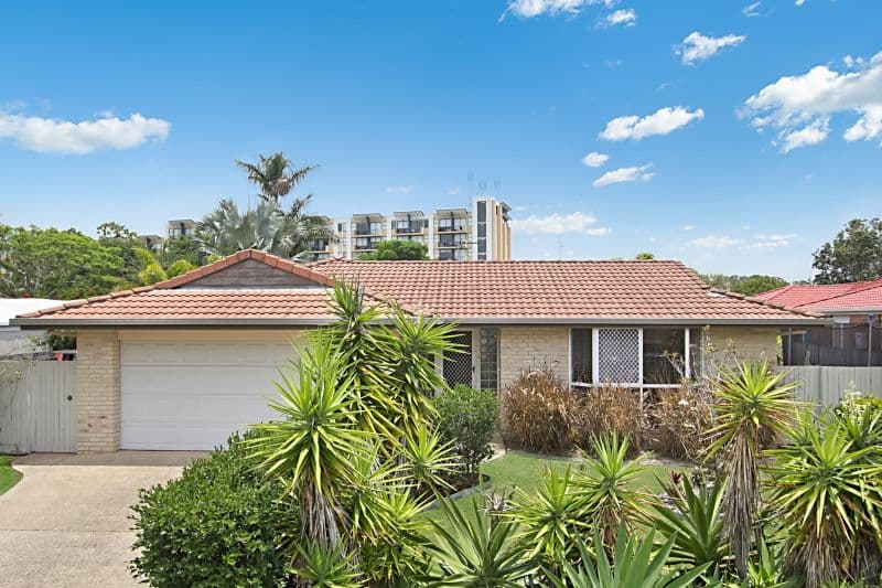 7 Beaconsfield Drive, Burleigh Waters QLD 4220, Burleigh Waters - Image 1