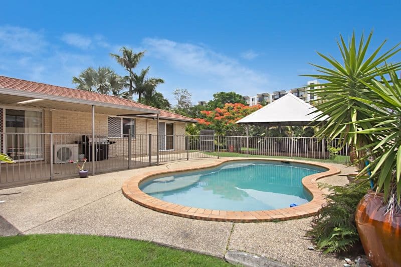 7 Beaconsfield Drive, Burleigh Waters QLD 4220, Burleigh Waters - Thumbnail 3